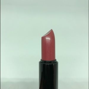 Luxury Lipstick in the shade Lovable